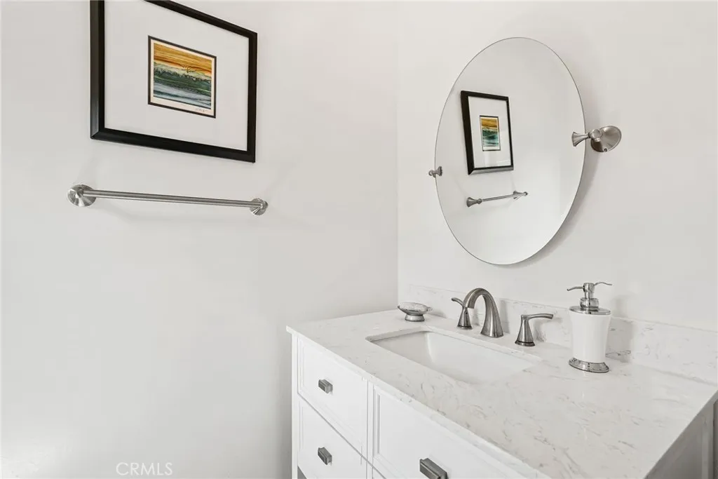 1737 Peyton Avenue E, Burbank, California 91504 home-pic-11